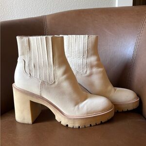 Dolce Vita Cream Leather Lug Sole Platform Chelsea Boots Size 10